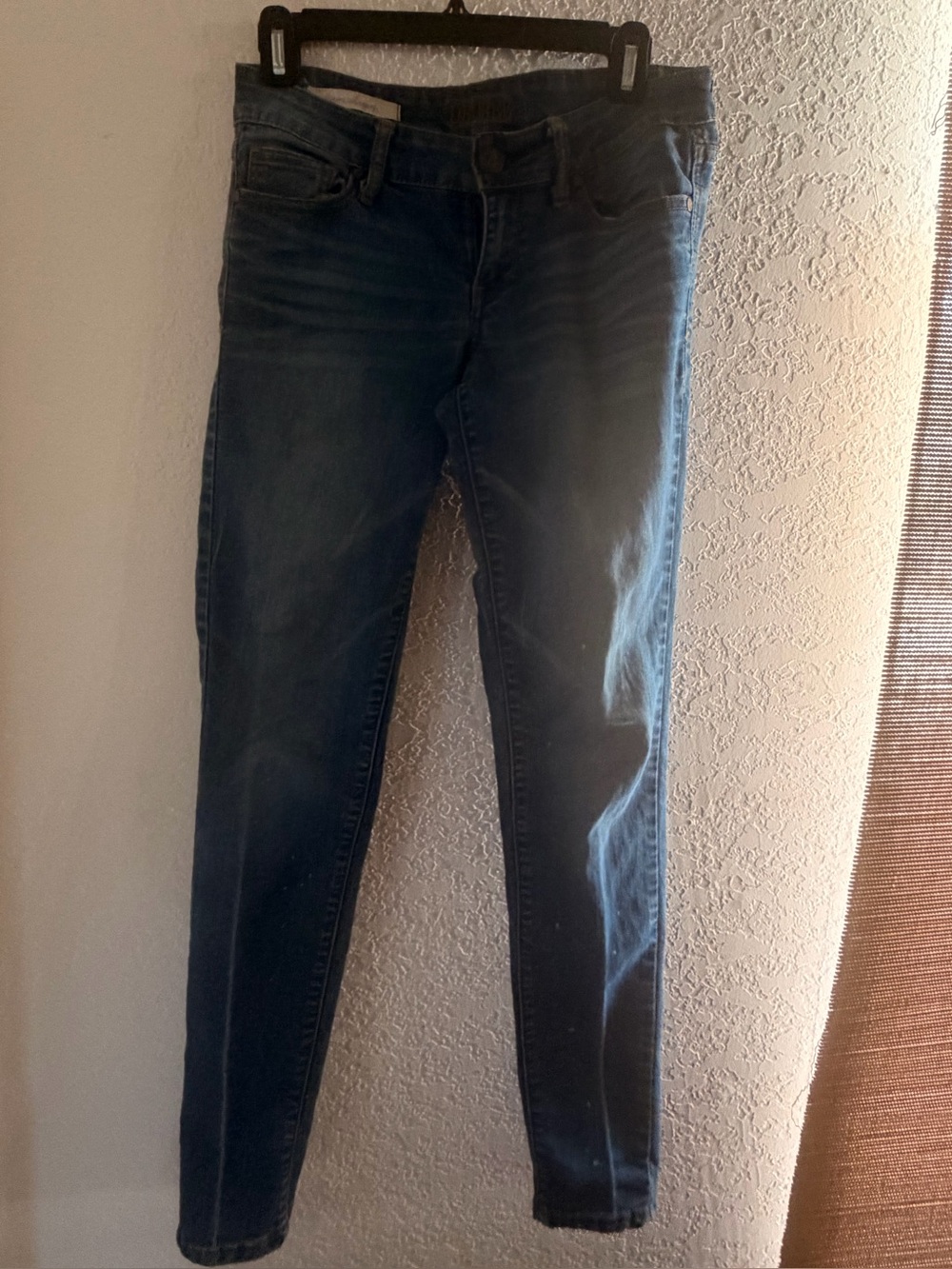 Decree Women's Skinny Jeans in Dark Blue Wash